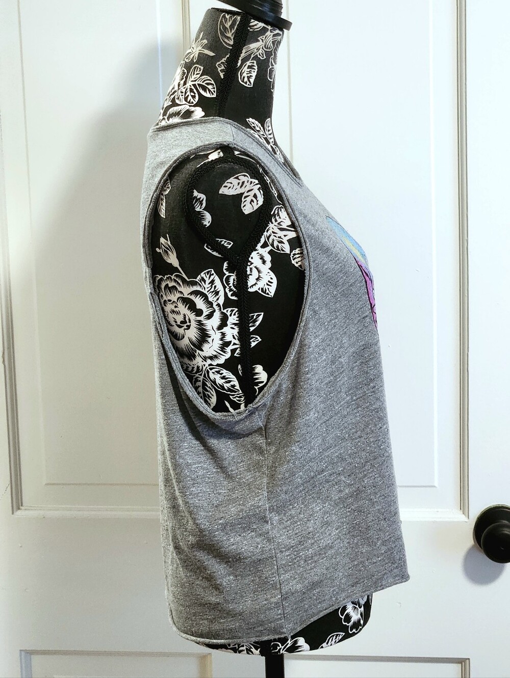 💀Chaser💀 - Gray/Multi Daisy Flower Eyes Skull Tank Top - Picture 5 of 10